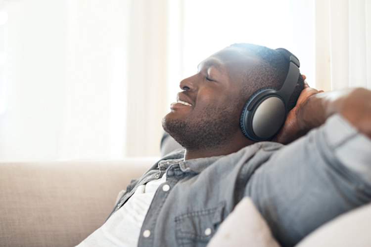 休息和放松来治疗急性压力。