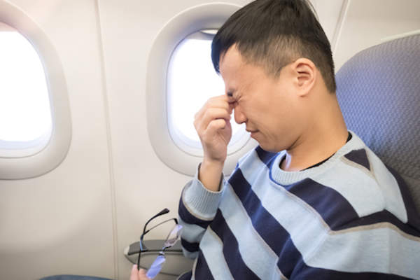 鼻窦痛和眼睛。