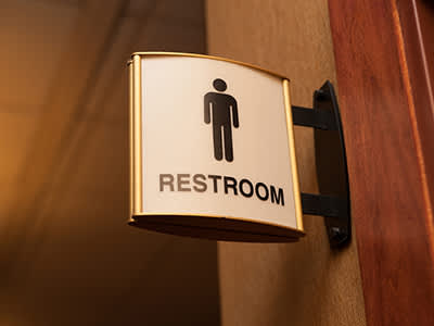 公共厕所男子的标志，