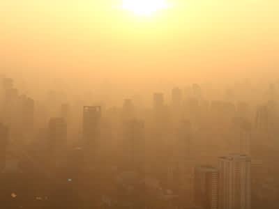 城市上空的空气污染。
