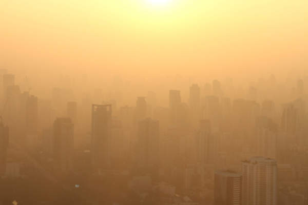 城市上空的空气污染。