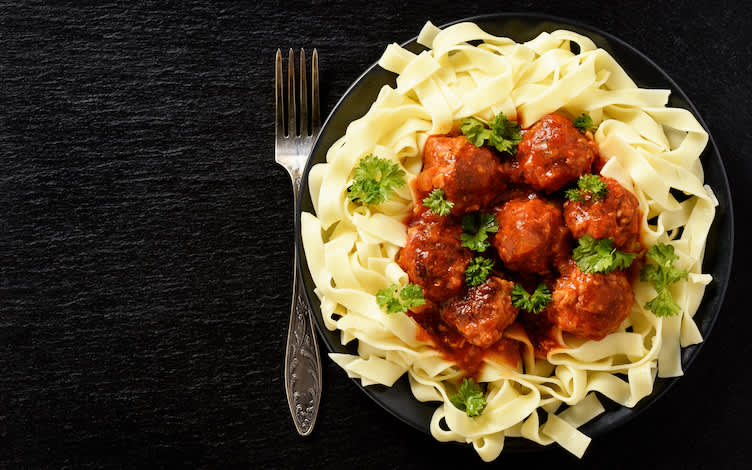 火鸡肉丸配无麸质意大利面