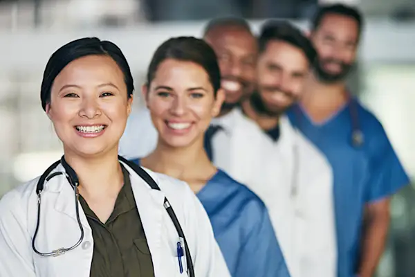 医疗专业人士。