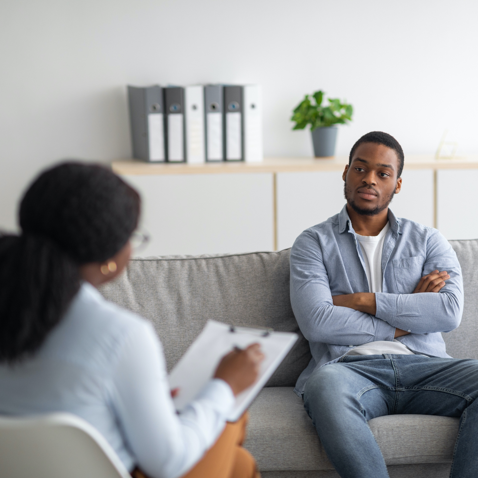 心理治疗——istock——1329038035