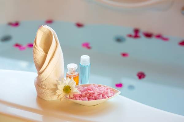 温泉浴池设置。