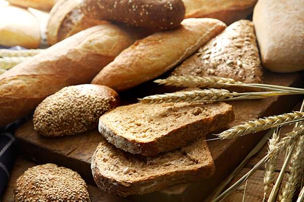 不同的小麦面包。