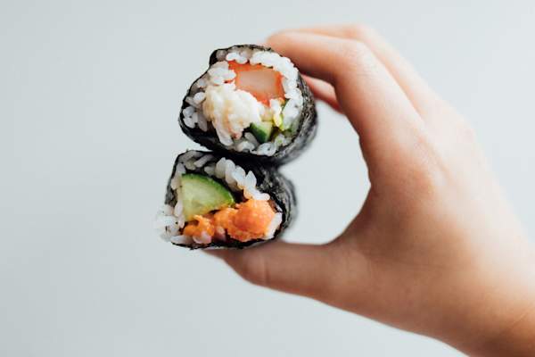 手握寿司卷