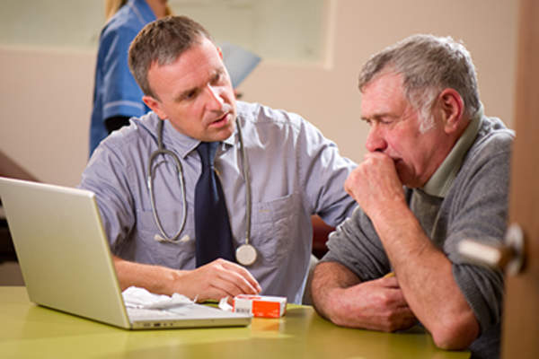 在医生的办公室病人咳嗽