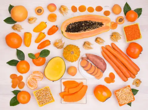 血红蛋橙色水果和蔬菜。