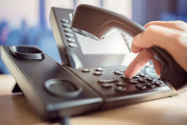 联系当地的医院