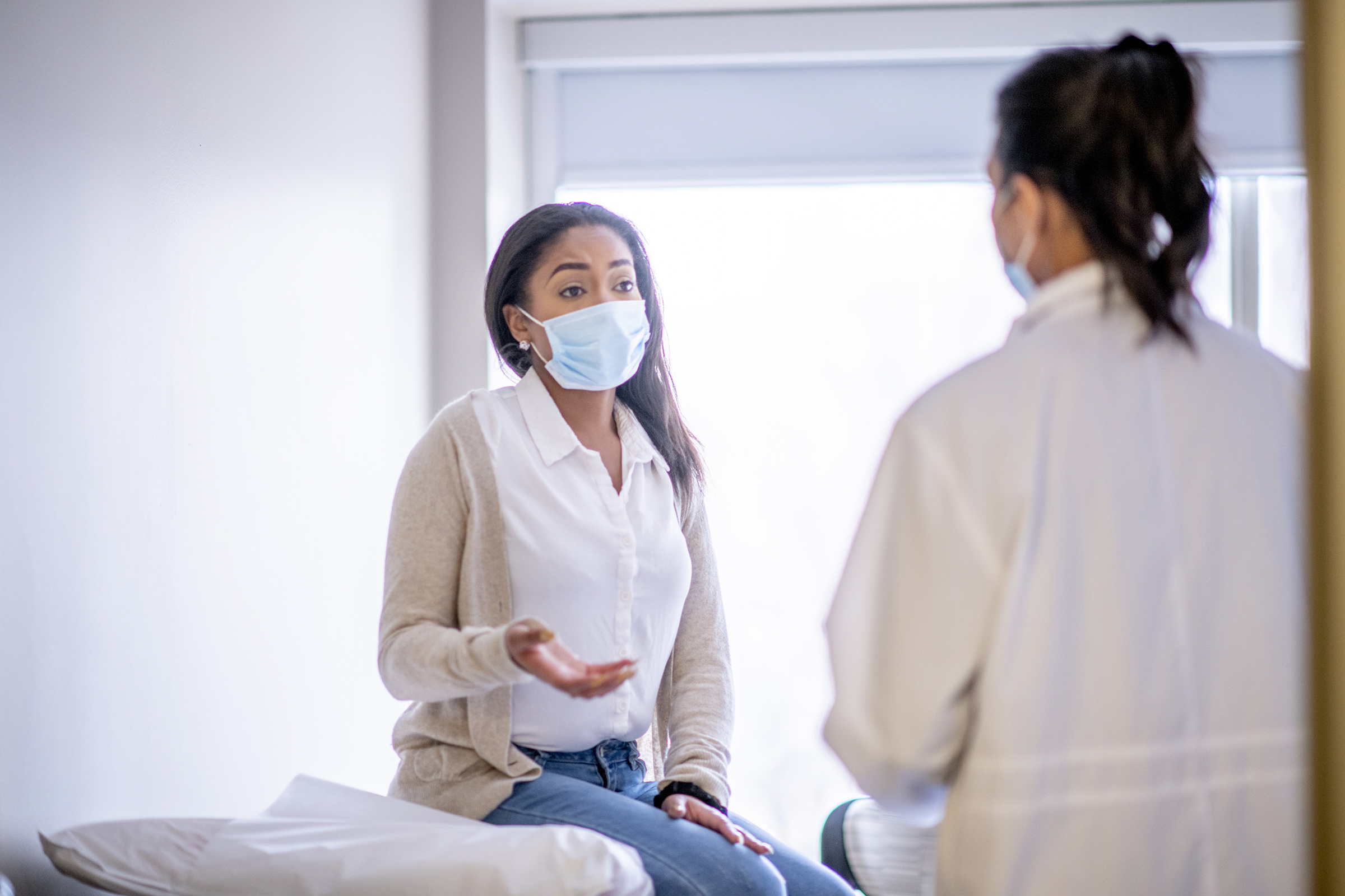 病人与医生交谈