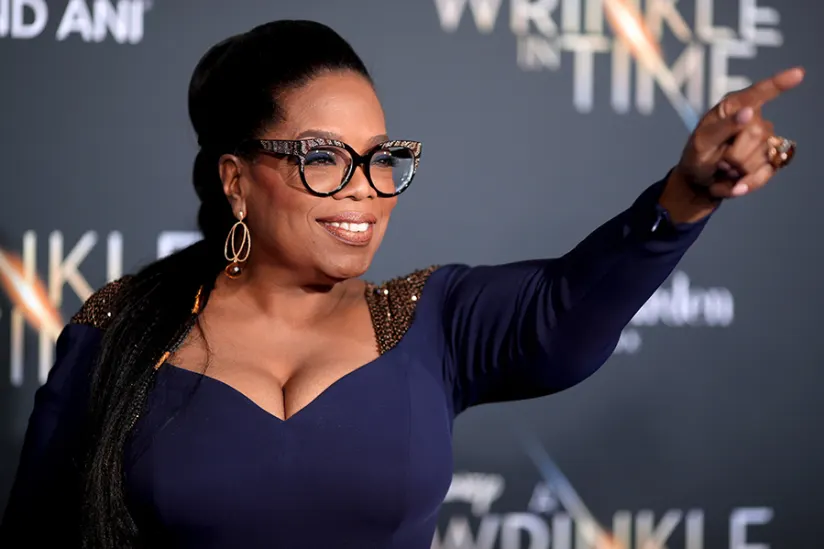 Oprah Winfrey于2018年2月26日在加利福尼亚州洛杉矶的El Capitan剧院参加了迪士尼'A皱折'的首映。