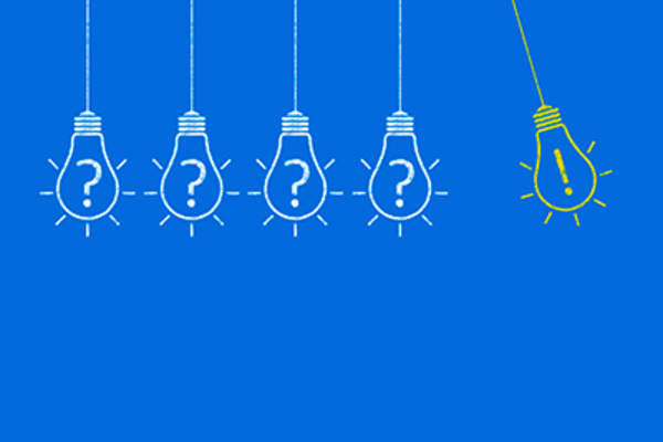 卡通灯泡蓝色背景,思想观念。