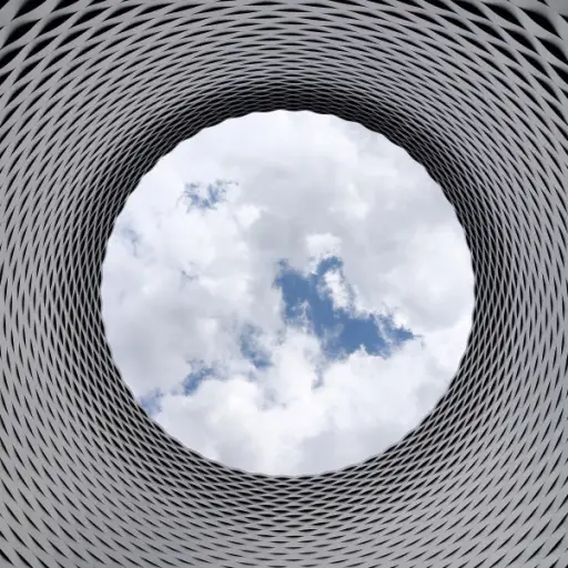 抽象的建筑，圆形的云和天空在中心