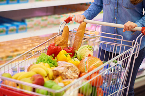 购物车里装满了商品。