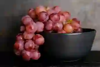 一束红葡萄