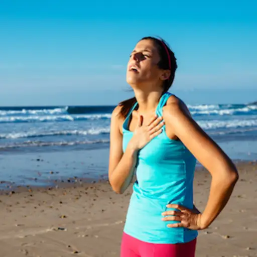女性在运动时呼吸困难。