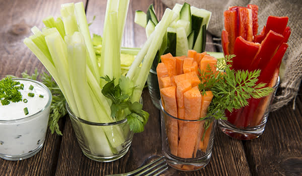 在假期吃新鲜蔬菜而不是刺激性食物。