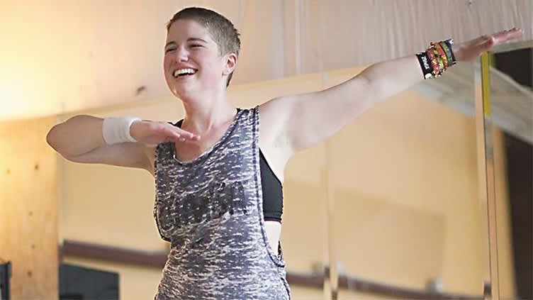 旋律康登,尊巴舞教练。