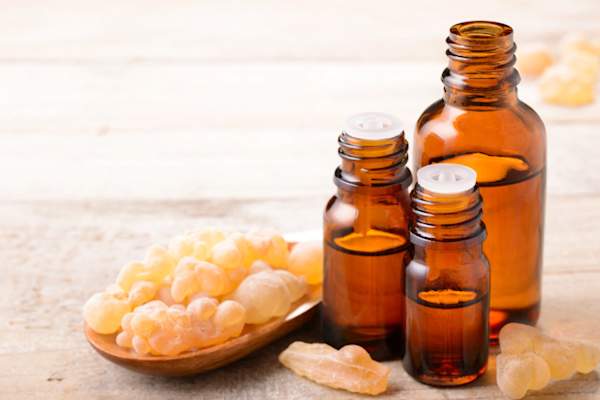 补充乳香和乳香油