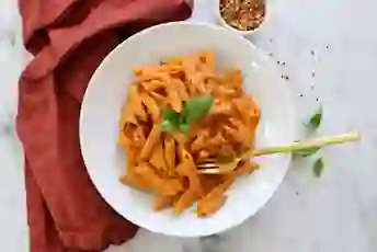 奶油烤红辣椒面食