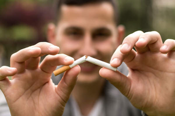 人抢购了一半香烟。