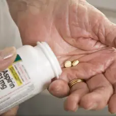 如果你有湿amd，阿司匹林是否安全？