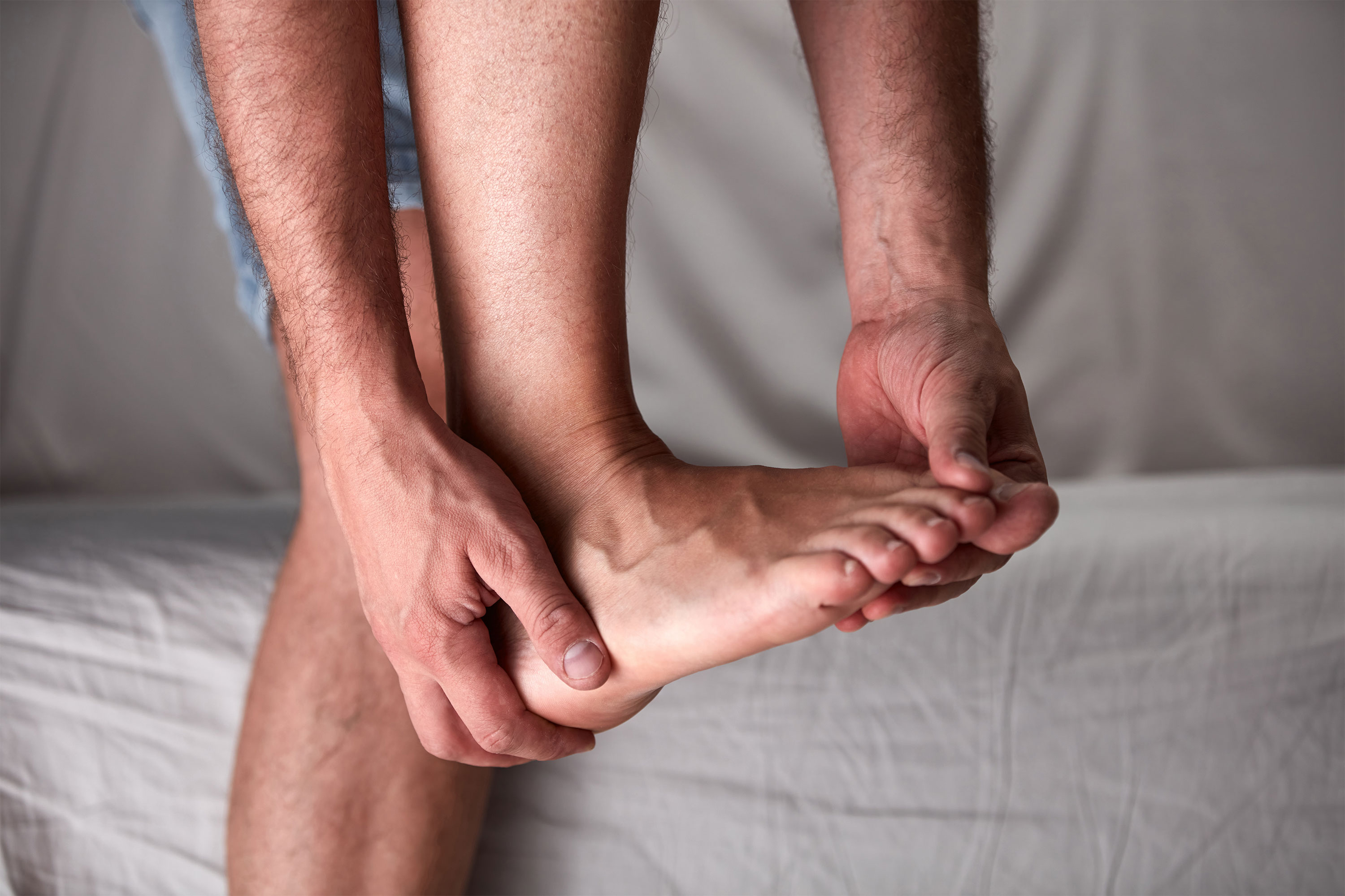 Lateral Foot Pain: Symptoms, Causes and Treatment