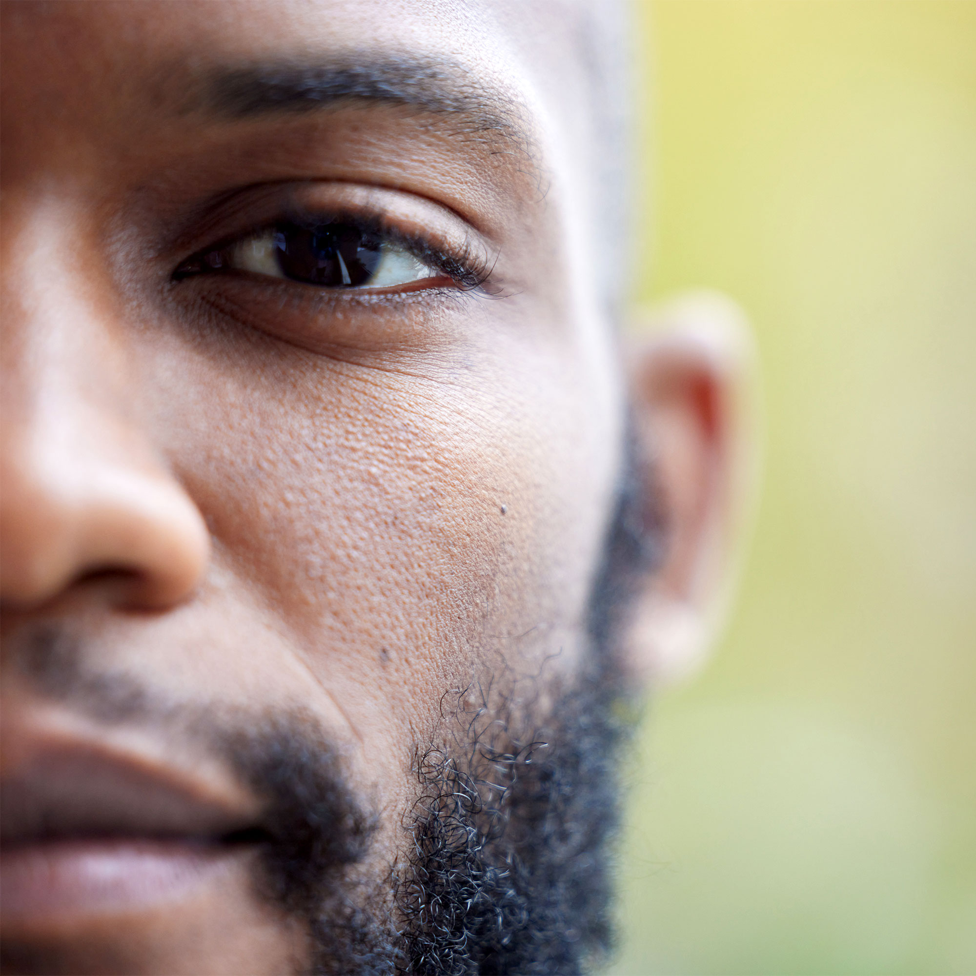 男人脸的特写镜头