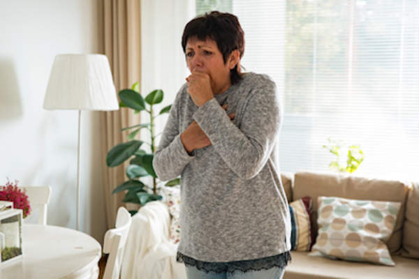 女人已经咳嗽回合。