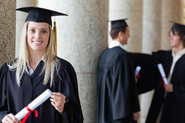 年轻的女大学生。
