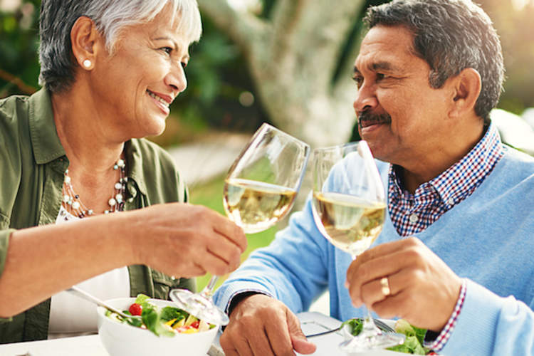 即使是适量饮酒也不是没有风险的