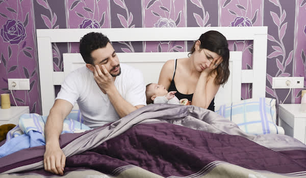 宝宝胃酸倒流,父母睡眠不足。