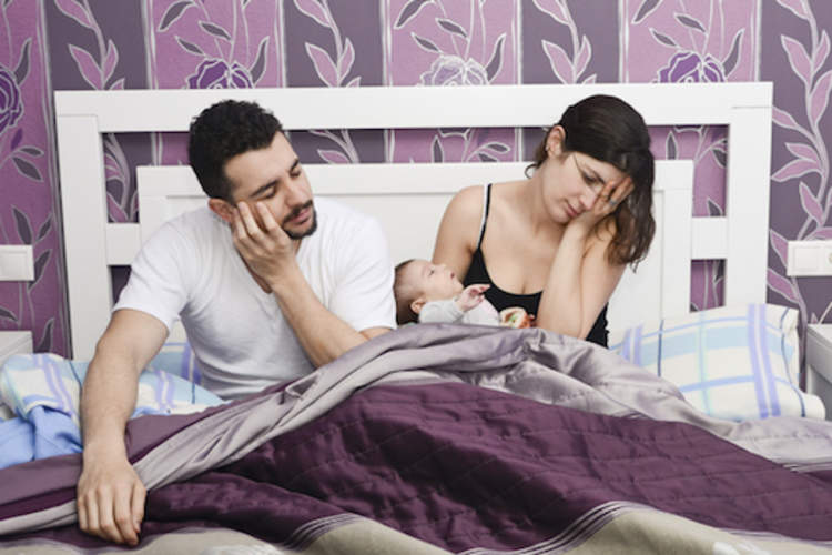 宝宝与睡眠剥夺父母反酸。