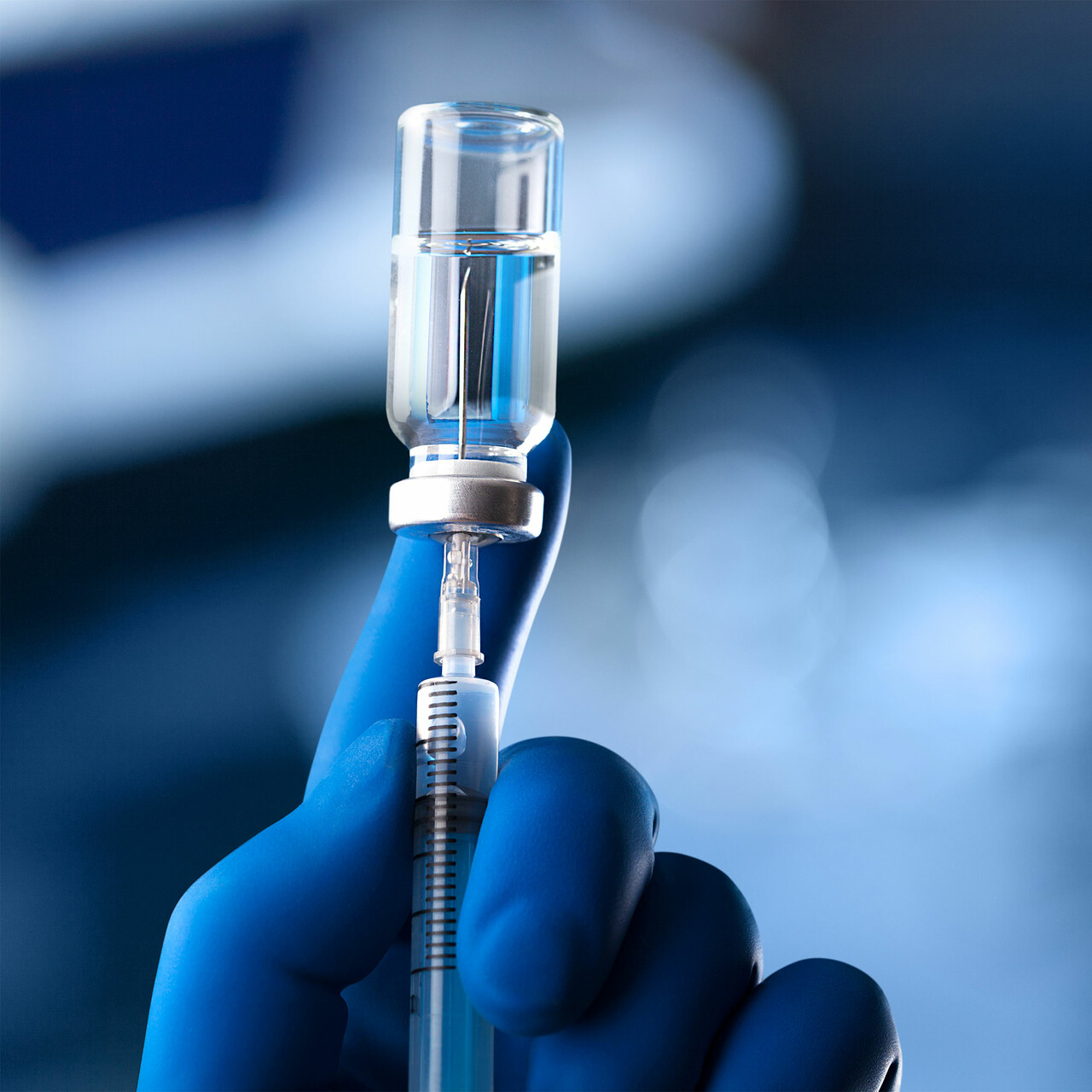 注射器和针头从瓶液体