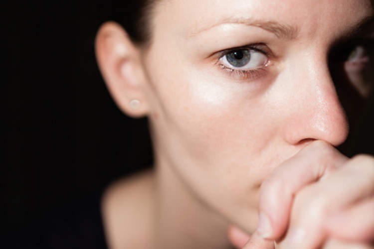 焦急的女性形象