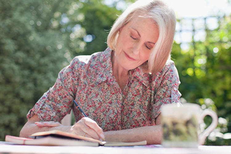 成熟的女人写在日记里。