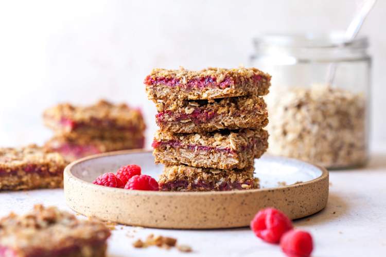 覆盆子燕麦糖粉奶油细末酒吧