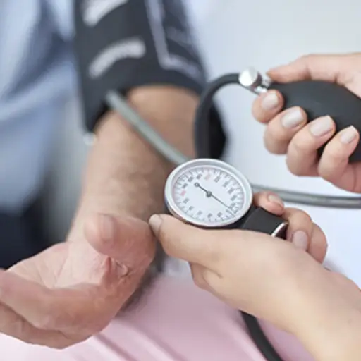 护士测量血压