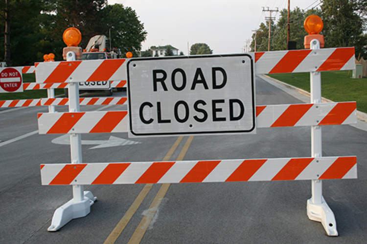道路封闭标志在后台其他封锁。