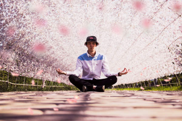 男人沉思