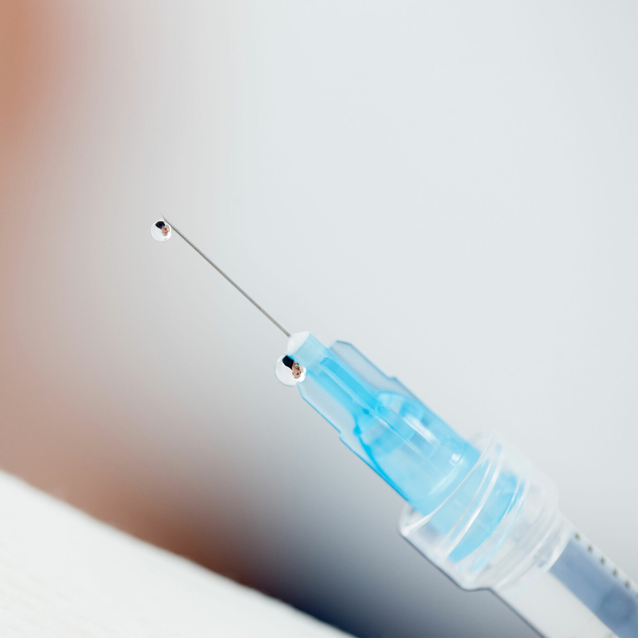 一个注射器的特写镜头