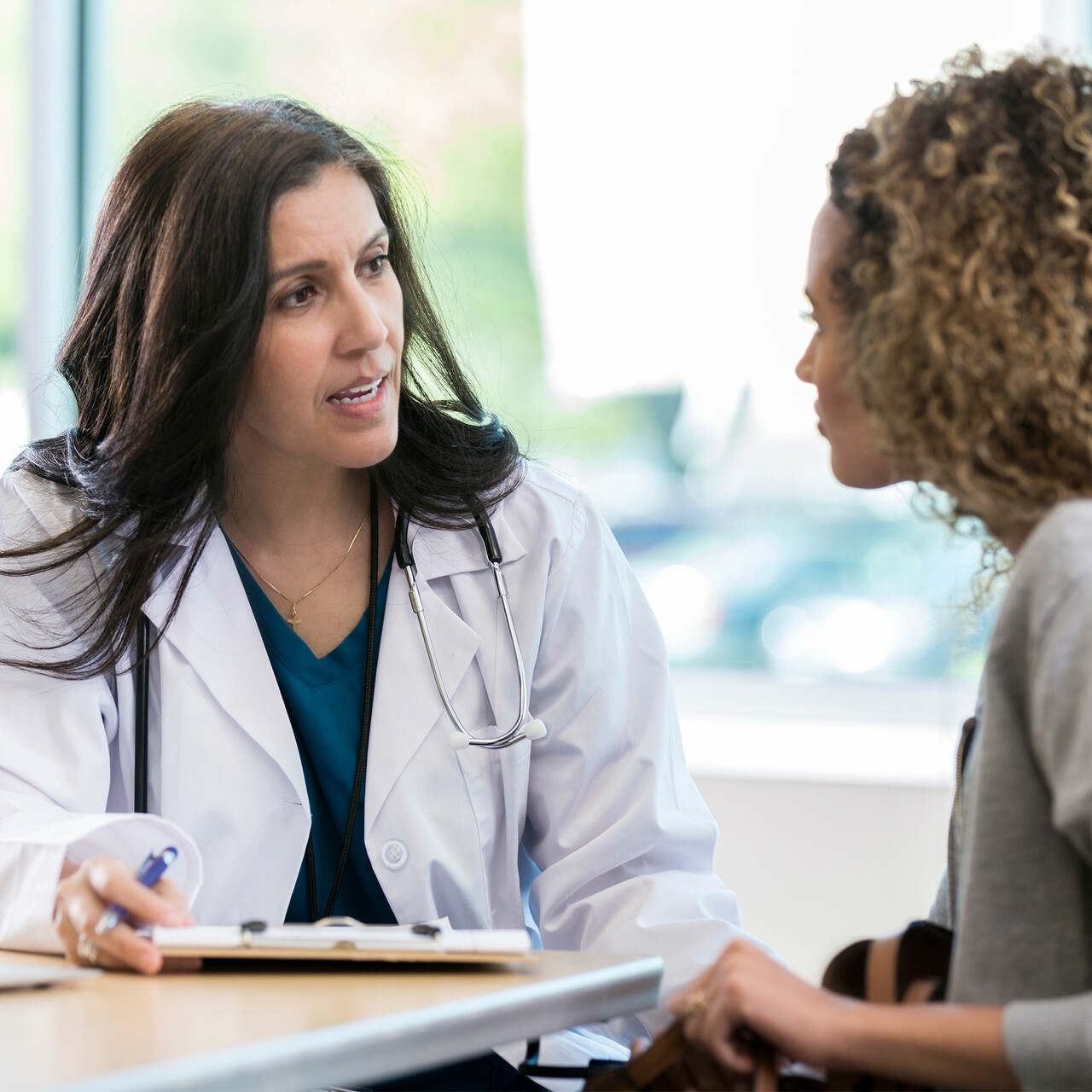 医生和病人谈话