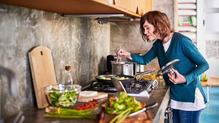 烹饪健康的食物来帮助强直性脊柱炎。