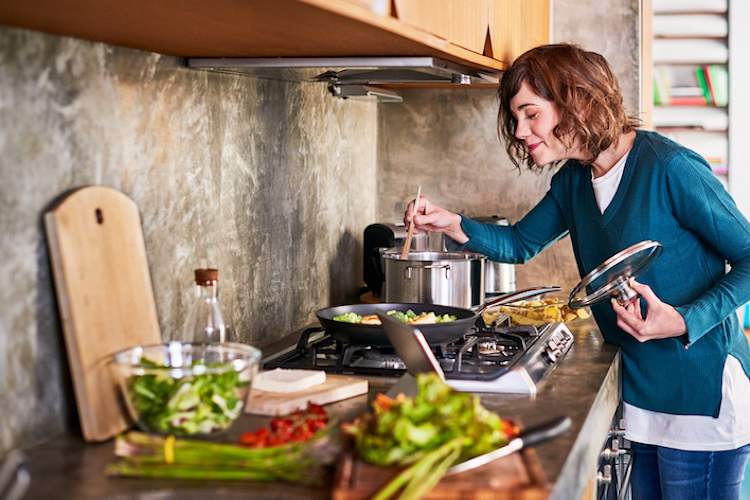 烹饪健康的食物来帮助强直性脊柱炎。