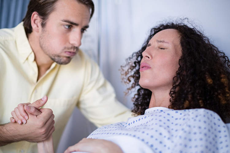 人的劳动过程中帮助女人。