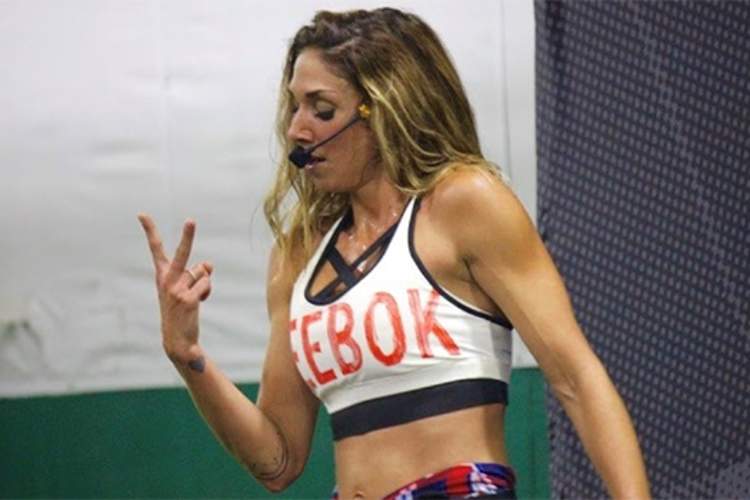 海梅林斯基领导的一组健身班。