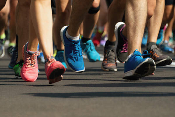 跑步的脚