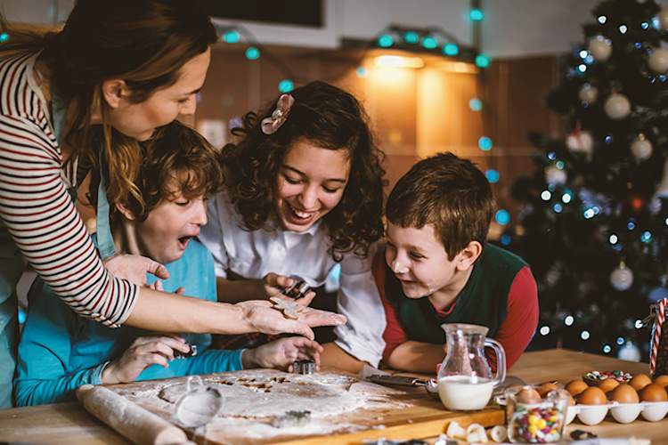 家庭一起烘烤。