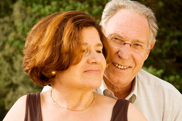 高级夫妇之外。